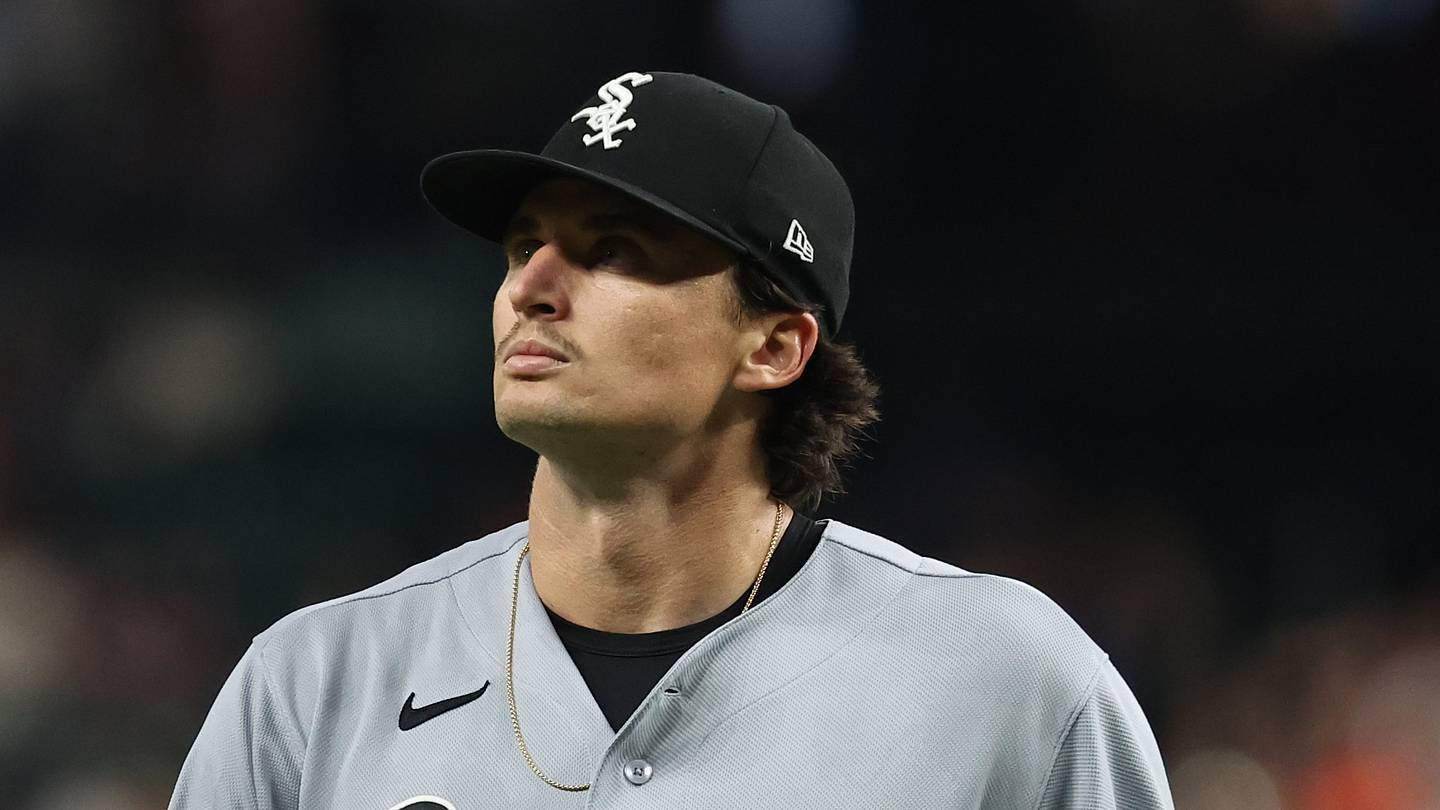 White Sox Fall to Astros Late Despite Promising Davis Martin Return
