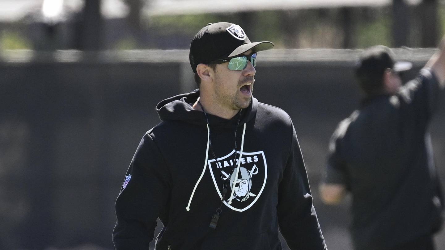 Kubiak's Approach Will Be Significant Factor in Raiders' Turnaround