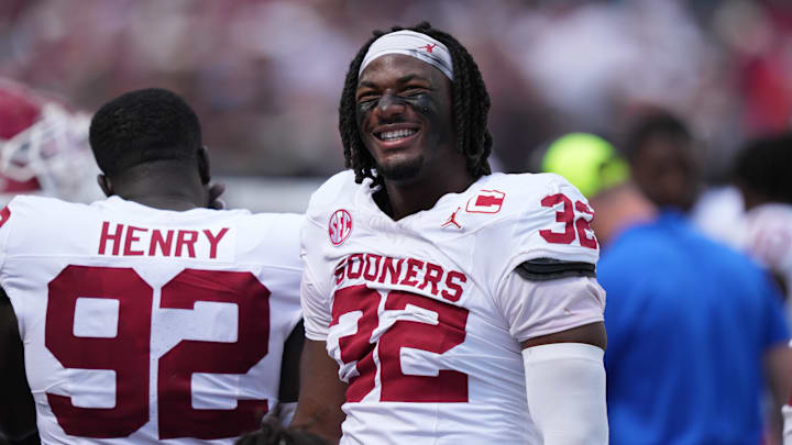 Sep 13, 2025; Philadelphia, Pennsylvania, USA; Oklahoma Sooners defensive lineman R Mason Thomas (32) looks on against the Temple Owls in the second half at Lincoln Financial Field. Mandatory Credit: Kyle Ross-Imagn Images