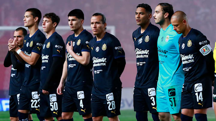 Parte del once titular de Chivas frente al Necaxa