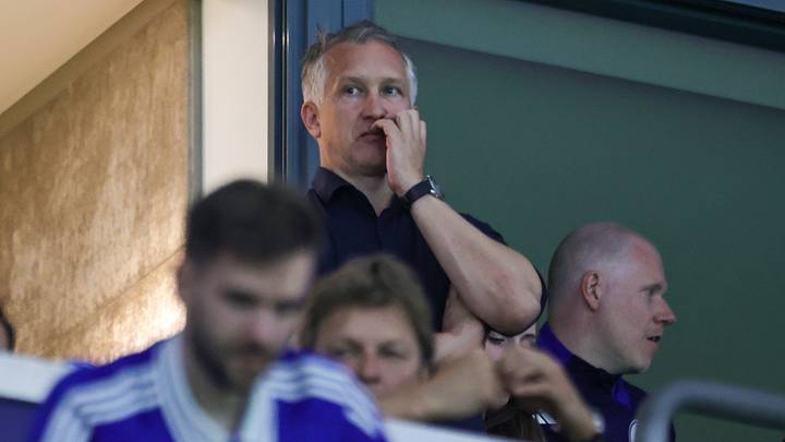 Frank Baumann hält sich auch auf Schalke gerne im Hintergrund