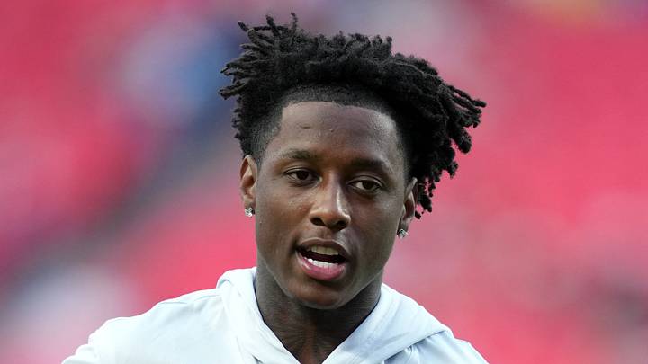 Indianapolis Colts cornerback Sauce Gardner warms up