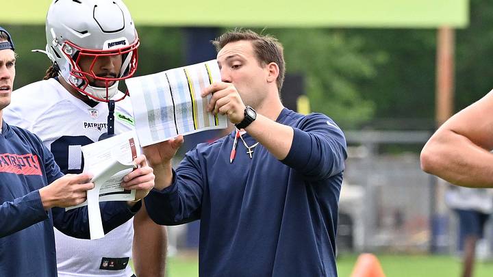 Jun 9, 2025; Foxborough, MA, USA; New England Patriots tight end Gee Scott Jr. (80) work with coaching staff during minicamp at Gillette Stadium. Mandatory Credit: Eric Canha-Imagn Images