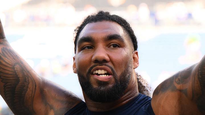 Seattle Seahawks defensive tackle Leonard Williams warms up