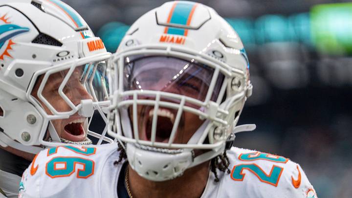 Miami Dolphins defensive back Rasul Douglas (26).
