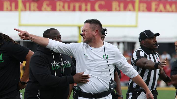 Sep 26, 2026; Los Angeles, California, USA; Oregon Ducks head coach Dan Lanning points toward the USC Trojans sideline after quarterback Dante Moore (not pictured) was injured on a tackle and targeting penalty against USC Trojans linebacker Desman Stephens II (not pictured) during the second quarter at United Airlines Field at Los Angeles Memorial Coliseum. Sep 26, 2026; Los Angeles, California, USA; Oregon Ducks head coach Dan Lanning points toward the USC Trojans sideline after quarterback Dante Moore (not pictured) was injured on a tackle and targeting penalty against USC Trojans linebacker Desman Stephens II (not pictured) during the second quarter at United Airlines Field at Los Angeles Memorial Coliseum.