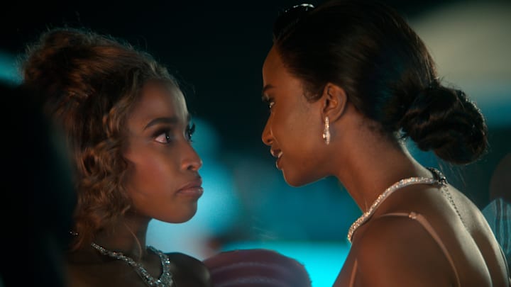 Kötü Etkileyici. (Soldan sağa) Bad Influencer'da Pinky/Pulane Nkosazana Zwane rolünde Cindy Mahlangu, Naomi rolünde Zozibini Tunzi Kötü Etkileyici. (Soldan sağa) Bad Influencer'da Pinky/Pulane Nkosazana Zwane rolünde Cindy Mahlangu, Naomi rolünde Zozibini Tunzi