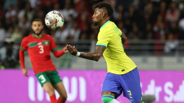 Emerson Royal foi titular da Seleção Brasileira que perdeu para o Marrocos no primeiro jogo após a Copa do Mundo