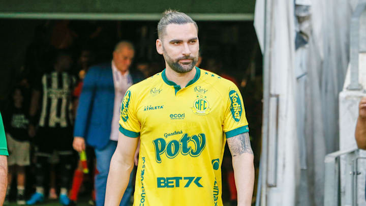 Léo Gamalho tem 38 anos e faz parte do elenco do Mirassol Léo Gamalho tem 38 anos e faz parte do elenco do Mirassol