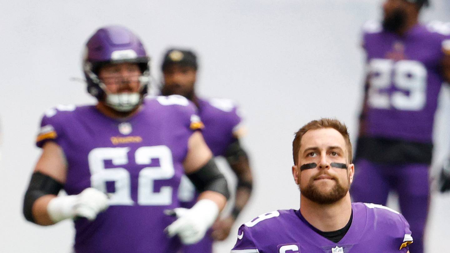 Adam Thielen and 4 WRs the Vikings should target as trade urgency