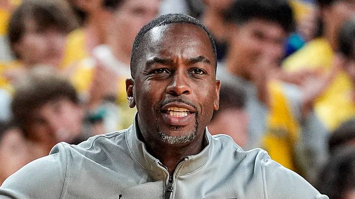 Michigan assistant coach Mike Boynton Jr. reacts to a play against Oakland during the second half at Crisler Center in Ann Arbor on Monday, November 3, 2025. Michigan assistant coach Mike Boynton Jr. reacts to a play against Oakland during the second half at Crisler Center in Ann Arbor on Monday, November 3, 2025.
