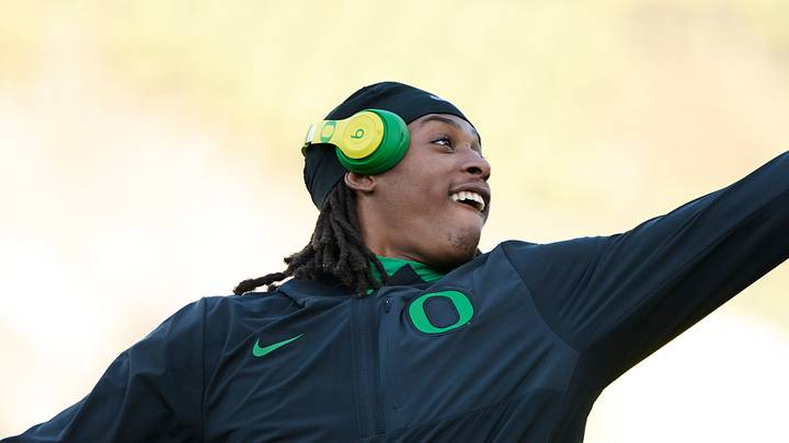 Sep 18, 2026; Eugene, Oregon, USA; Oregon Ducks tight end Jamari Johnson (9) warms up before a game against the Portland State Vikings at Autzen Stadium. Sep 18, 2026; Eugene, Oregon, USA; Oregon Ducks tight end Jamari Johnson (9) warms up before a game against the Portland State Vikings at Autzen Stadium.