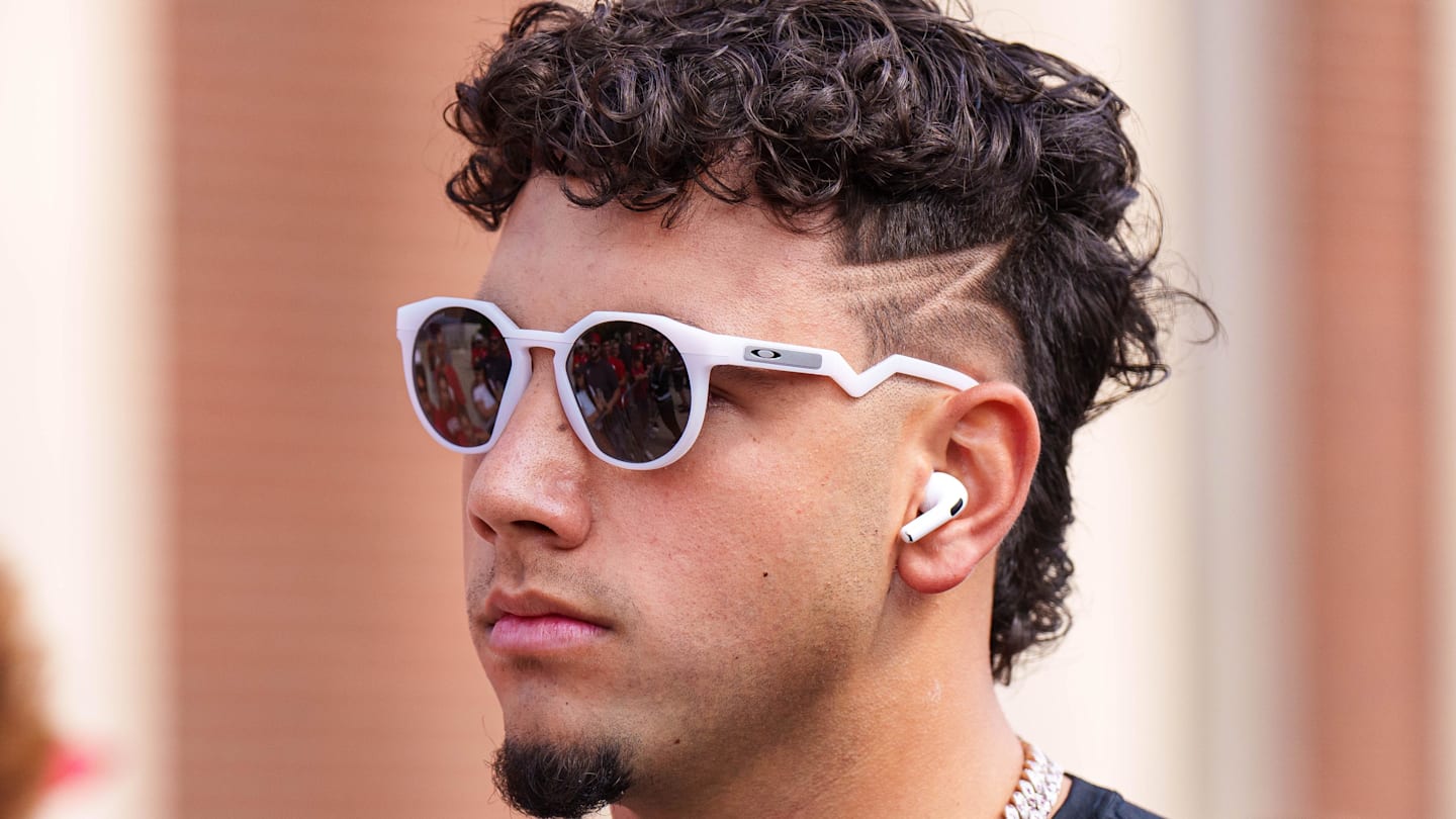 Oregon Quarterback Dylan Raiola Is Turning Heads For One Reason