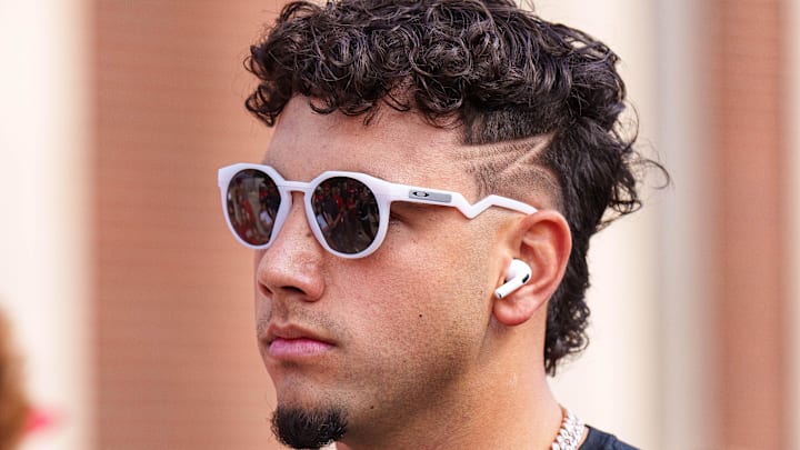 Oregon Ducks Dan Lanning Dante Moore Dylan Raiola quarterbacks transfer portal nebraska cornhuskers competition big ten