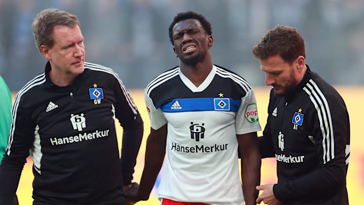 In der 60. Minute verließ Bakery Jatta in Begleitung der Ärzte das Feld. In der 60. Minute verließ Bakery Jatta in Begleitung der Ärzte das Feld.