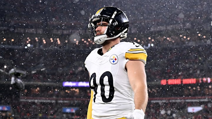 Pittsburgh Steelers v Cleveland Browns