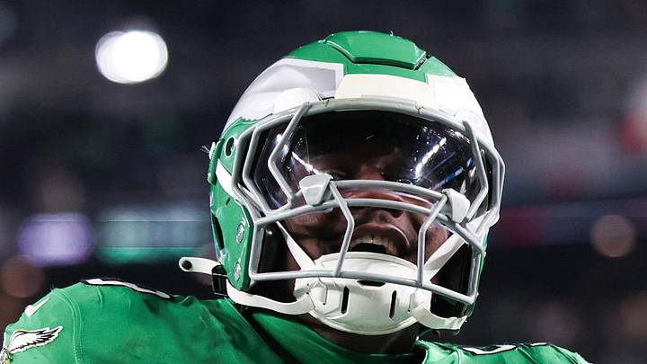 Philadelphia Eagles linebacker Jalyx Hunt