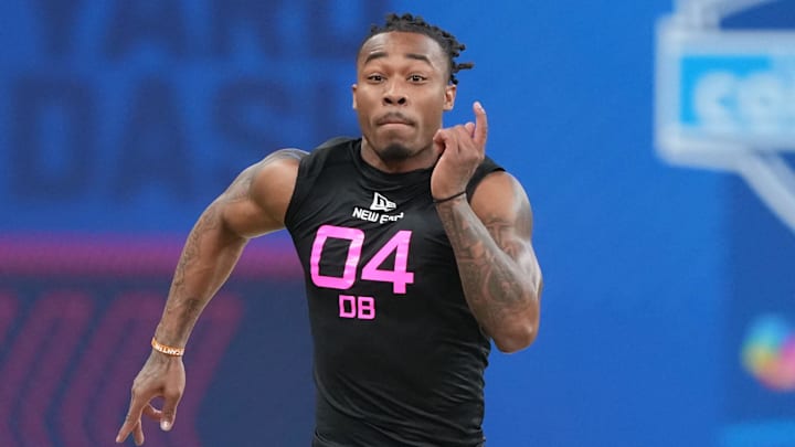 Feb 28, 2025; Indianapolis, IN, USA;  Texas defensive back Jahdae Barron (DB04) runs in the 40 yard dash during the 2025 NFL Combine at Lucas Oil Stadium. Mandatory Credit: Kirby Lee-Imagn Images