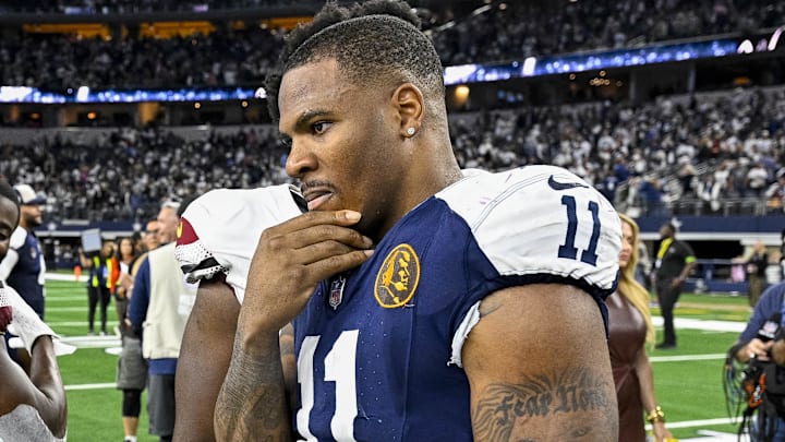 Nov 23, 2023; Arlington, Texas, USA; Washington Commanders wide receiver Jahan Dotson (1) talks with
