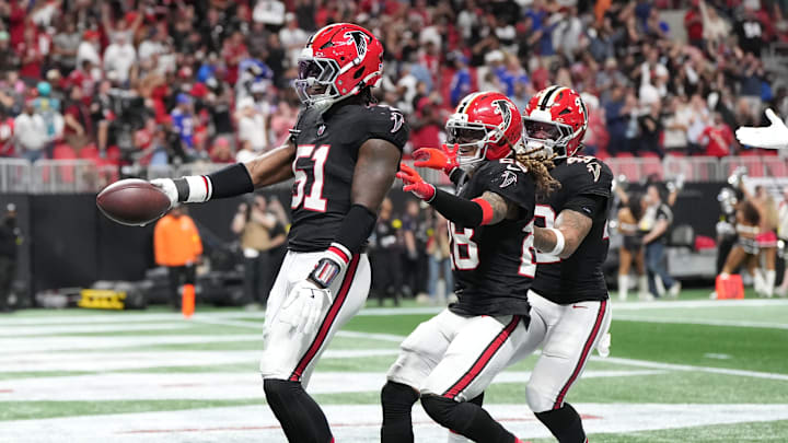 Atlanta Falcons linebacker Deangelo Malone and teammates