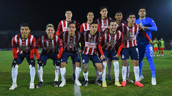 El once titular de Chivas en el duelo contra Juárez de la Jornada 4.