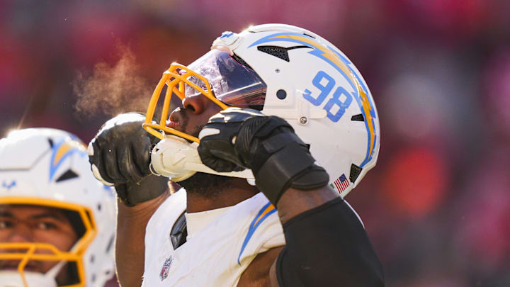 Washington Commanders edge rusher Odafe Oweh