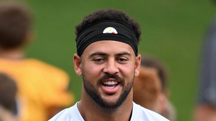 New Pittsburgh Steelers wide receiver Michael Pittman Jr. greets fans New Pittsburgh Steelers wide receiver Michael Pittman Jr. greets fans