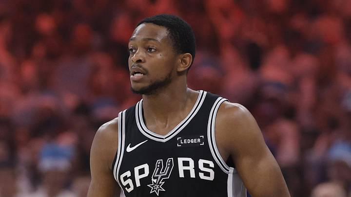 San Antonio Spurs guard De'aaron Fox (4) San Antonio Spurs guard De'aaron Fox (4)