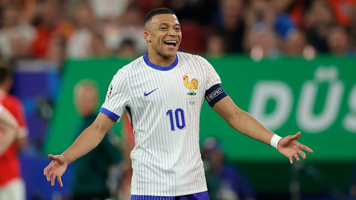 Kylian Mbappé debutó con la selección absoluta de Francia en el 2017
