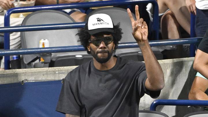 Aug 11, 2026; Toronto, Ontario, Canada; Los Angeles Clippers forward Kawhi Leonard gestures to fans as he is shown on the stadium video screen during a break in the quarter final match between Naomi Osaka (JPN) and Elena Rybakina (KAZ) at Sobeys Stadium. Mandatory Credit: Dan Hamilton-Imagn Images Aug 11, 2026; Toronto, Ontario, Canada; Los Angeles Clippers forward Kawhi Leonard gestures to fans as he is shown on the stadium video screen during a break in the quarter final match between Naomi Osaka (JPN) and Elena Rybakina (KAZ) at Sobeys Stadium. Mandatory Credit: Dan Hamilton-Imagn Images