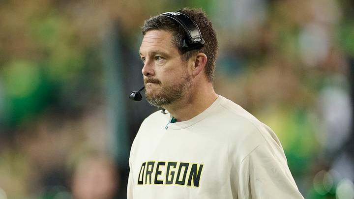 Oct 17, 2026; Eugene, Oregon, USA; Oregon Ducks head coach Dan Lanning walks out to the field after taking a time out late in the second half in a game against the Nebraska Cornhuskers at Autzen Stadium. Mandatory Credit: Troy Wayrynen-Imagn Images Oct 17, 2026; Eugene, Oregon, USA; Oregon Ducks head coach Dan Lanning walks out to the field after taking a time out late in the second half in a game against the Nebraska Cornhuskers at Autzen Stadium. Mandatory Credit: Troy Wayrynen-Imagn Images