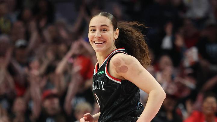 Portland Fire guard Carla Leite