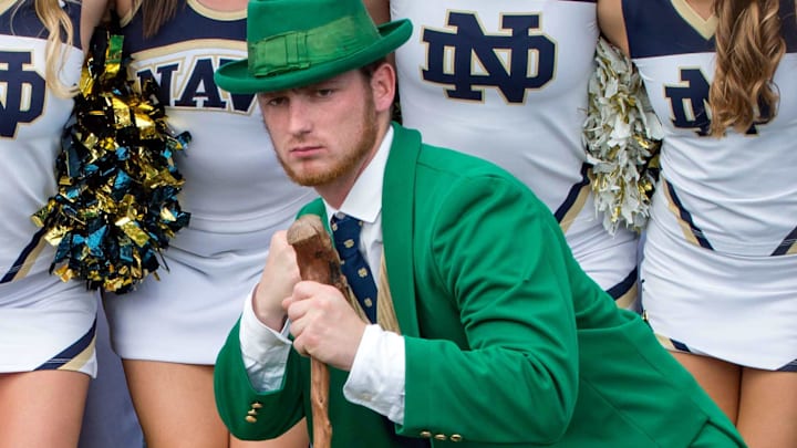Nov 5, 2016; Jacksonville, FL, USA; The Navy Midshipmen  and Notre Dame Fighting Irish cheerleaders