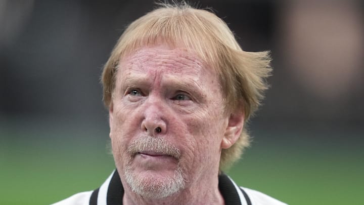 Dec 28, 2025; Paradise, Nevada, USA; Las Vegas Raiders owner Mark Davis on the field prior to a game against the New York Giants at Allegiant Stadium. Mandatory Credit: Kirby Lee-Imagn Images Dec 28, 2025; Paradise, Nevada, USA; Las Vegas Raiders owner Mark Davis on the field prior to a game against the New York Giants at Allegiant Stadium. Mandatory Credit: Kirby Lee-Imagn Images