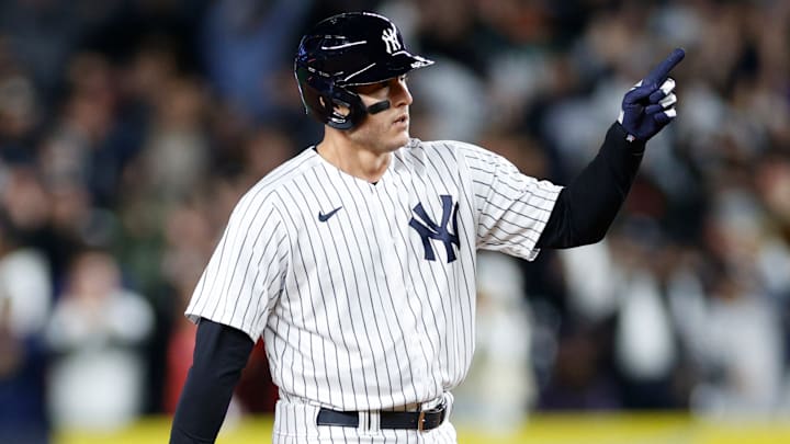 Los Yankees hicieron una oferta bajo orden de calificación a Rizzo