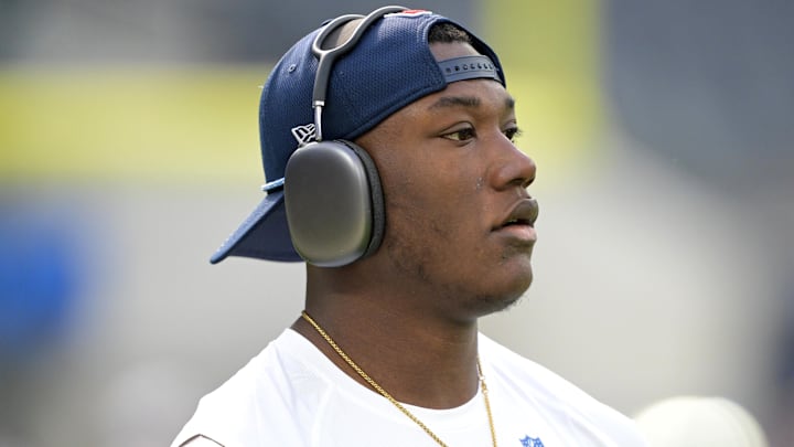 Nov 10, 2024; Inglewood, California, USA;  Tennessee Titans linebacker Kenneth Murray Jr. (56) warms up prior to the game against the Los Angeles Chargers at SoFi Stadium. Mandatory Credit: Jayne Kamin-Oncea-Imagn Images