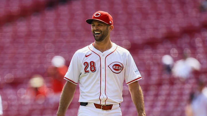 Aug 30, 2024; Cincinnati, Ohio, USA; Cincinnati Reds starting pitcher Nick Martinez (28) reacts after a play with Milwaukee Brewers catcher William Contreras (24) in the fifth inning at Great American Ball Park. Mandatory Credit: Katie Stratman-Imagn Images Aug 30, 2024; Cincinnati, Ohio, USA; Cincinnati Reds starting pitcher Nick Martinez (28) reacts after a play with Milwaukee Brewers catcher William Contreras (24) in the fifth inning at Great American Ball Park. Mandatory Credit: Katie Stratman-Imagn Images