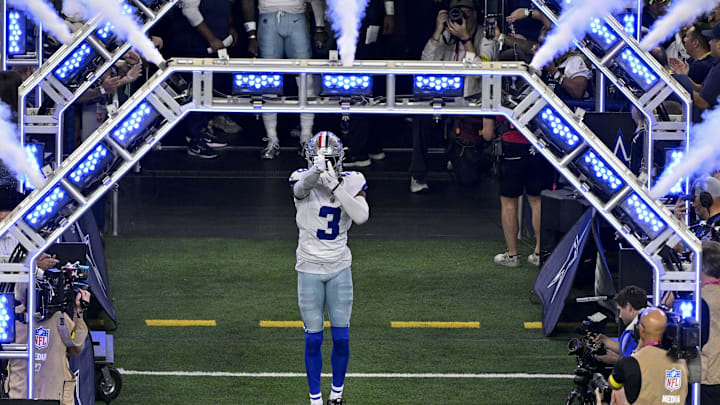 Dallas Cowboys wide receiver George Pickens takes the field before the game against the Arizona Cardinals 