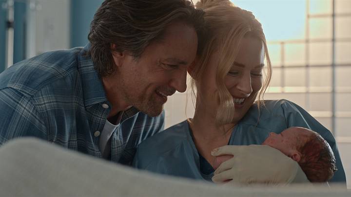 Virgin River S7. (L to R) Martin Henderson as Jack Sheridan and Alexandra Breckenridge as Melinda Monroe in Episode #710 of Virgin River S7