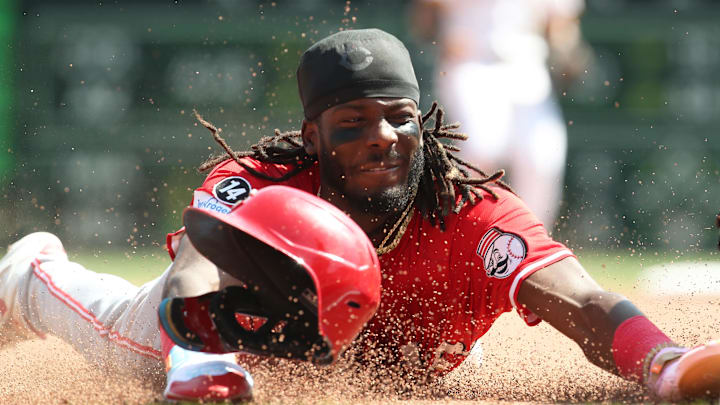 Cincinnati Reds shortstop Elly De La Cruz (44) slides safely