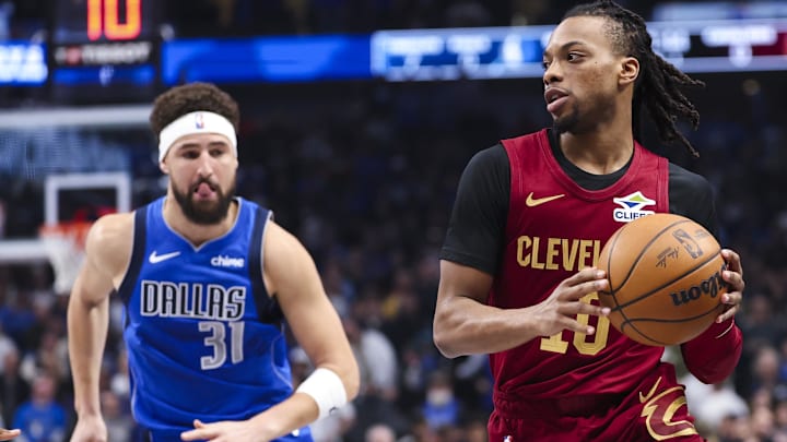 Jan 3, 2025; Dallas, Texas, USA; Cleveland Cavaliers guard Darius Garland (10) dribbles as Dallas Mavericks guard Klay Thompson (31) defends during the first quarter at American Airlines Center. Mandatory Credit: Kevin Jairaj-Imagn Images Jan 3, 2025; Dallas, Texas, USA; Cleveland Cavaliers guard Darius Garland (10) dribbles as Dallas Mavericks guard Klay Thompson (31) defends during the first quarter at American Airlines Center. Mandatory Credit: Kevin Jairaj-Imagn Images
