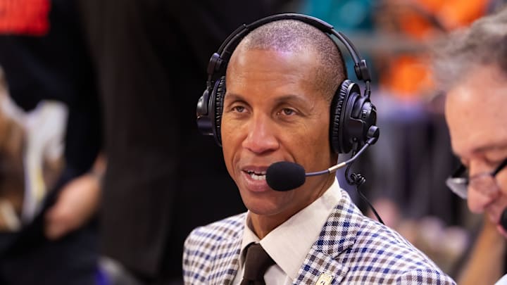 Nov 26, 2024; Phoenix, Arizona, USA; NBA on TNT television analyst Reggie Miller during the Los Angeles Lakers against the Phoenix Suns during an NBA Cup game at Footprint Center. Mandatory Credit: Mark J. Rebilas-Imagn Images Nov 26, 2024; Phoenix, Arizona, USA; NBA on TNT television analyst Reggie Miller during the Los Angeles Lakers against the Phoenix Suns during an NBA Cup game at Footprint Center. Mandatory Credit: Mark J. Rebilas-Imagn Images