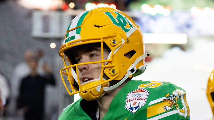 Jan 1, 2024; Glendale, AZ, USA; Oregon Ducks long snapper Nick Duzansky (96) against the Liberty Flames during the 2024 Fiesta Bowl at State Farm Stadium. Jan 1, 2024; Glendale, AZ, USA; Oregon Ducks long snapper Nick Duzansky (96) against the Liberty Flames during the 2024 Fiesta Bowl at State Farm Stadium.