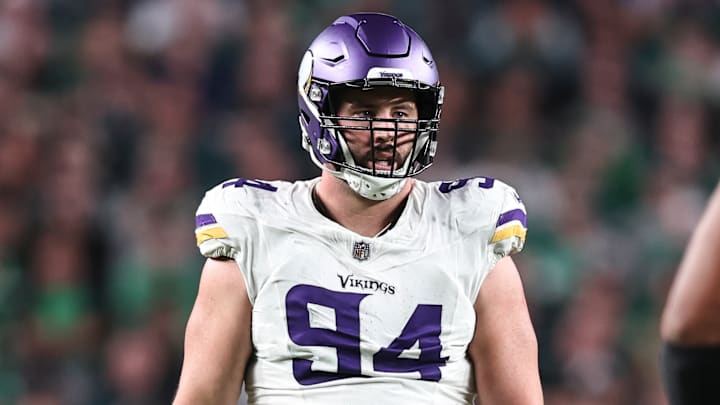 Minnesota Vikings defensive lineman Dean Lowry