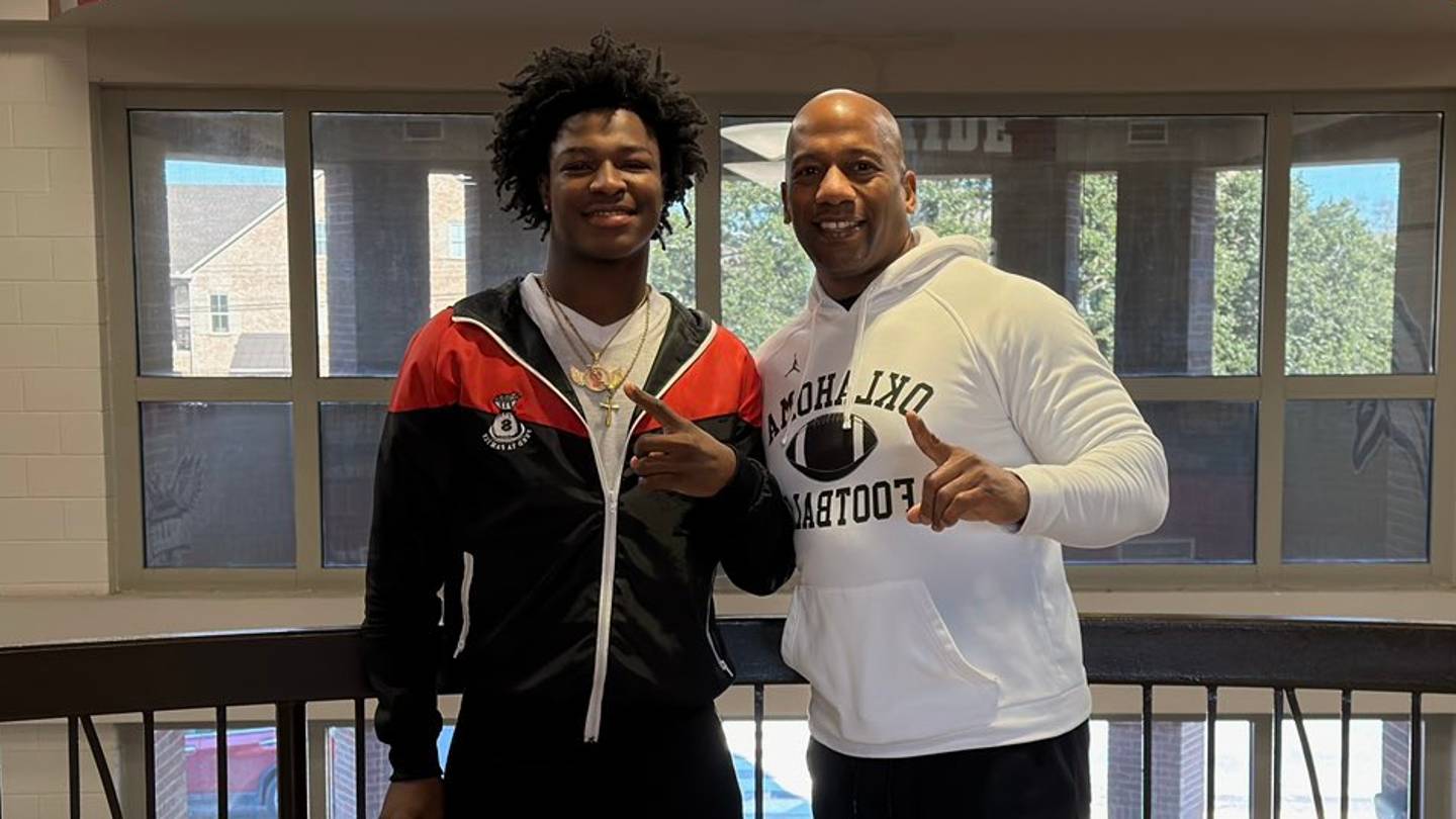 Oklahoma WR Commit Tra’Von Hall Flips Pledge to Conference Rival, per Report