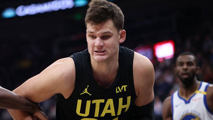 Oct 25, 2024; Salt Lake City, Utah, USA; Utah Jazz center Walker Kessler (24) and Golden State Warriors forward Draymond Green (23) battle for a rebound during the third quarter at Delta Center. Mandatory Credit: Rob Gray-Imagn Images Oct 25, 2024; Salt Lake City, Utah, USA; Utah Jazz center Walker Kessler (24) and Golden State Warriors forward Draymond Green (23) battle for a rebound during the third quarter at Delta Center. Mandatory Credit: Rob Gray-Imagn Images