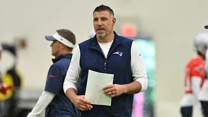 Jun 10, 2025; Foxborough, MA, USA; New England Patriots head coach Mike Vrabel watches over practice during minicamp held in the WIN Field House at Gillette Stadium. Mandatory Credit: Eric Canha-Imagn Images