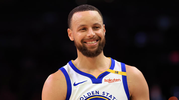 Golden State Warriors guard Stephen Curry (30) reacts against the Phoenix Suns during the first half at Footprint Center on April 8, 2025.