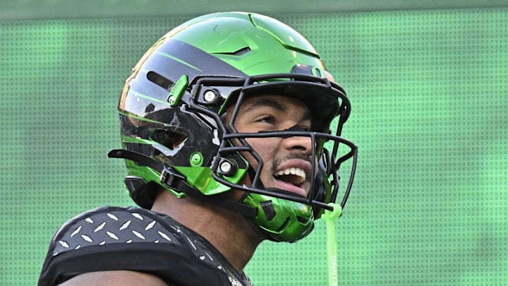 Oregon Ducks tight end Kenyon Sadiq