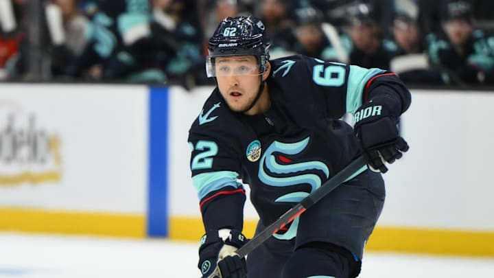 Jan 19, 2026; Seattle, Washington, USA; Seattle Kraken defenseman Brandon Montour (62) passes the puck against the Pittsburgh Penguins during the third period at Climate Pledge Arena. Mandatory Credit: Steven Bisig-Imagn Images Jan 19, 2026; Seattle, Washington, USA; Seattle Kraken defenseman Brandon Montour (62) passes the puck against the Pittsburgh Penguins during the third period at Climate Pledge Arena. Mandatory Credit: Steven Bisig-Imagn Images